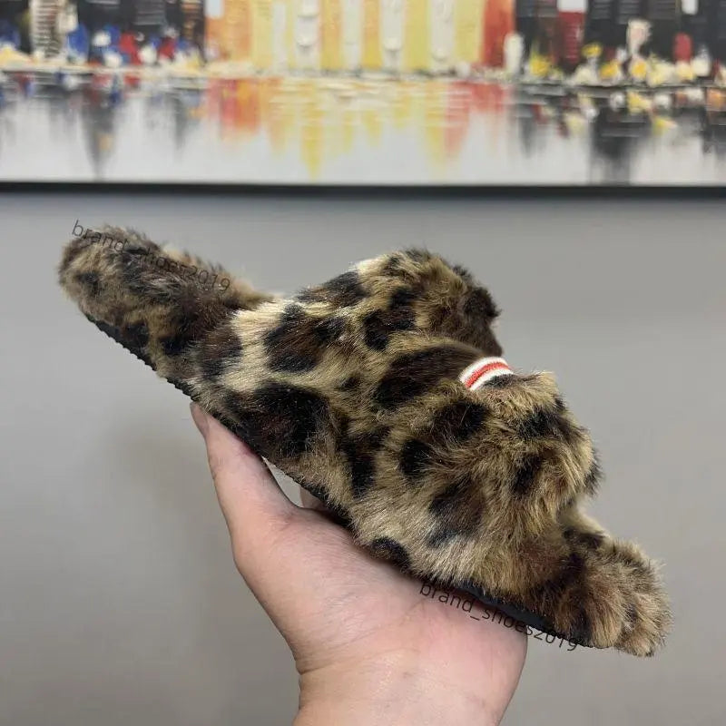 Outdoor sports Slippers Unisex Mens and Women's cozy fuzzy plush slippers for lndoor outdoor