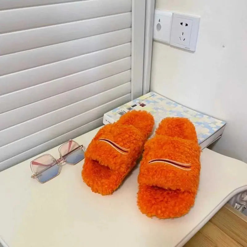 Outdoor sports Slippers Unisex Mens and Women's cozy fuzzy plush slippers for lndoor outdoor